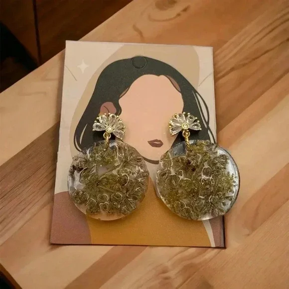 Floral Preservation Queen Ann Lace Resin Art to Wear Dangle Statement Earrings - Picture 2 of 4